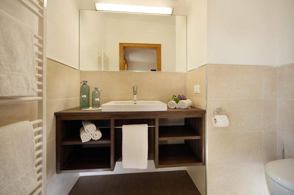 Biedermannhof Hotel Cermes Bagian luar foto